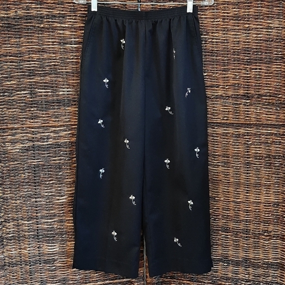 Vintage Alfred Dunner Pants 8 Black Embroidered Bees Crop Wide Leg Pull On Vaca - Picture 1 of 5